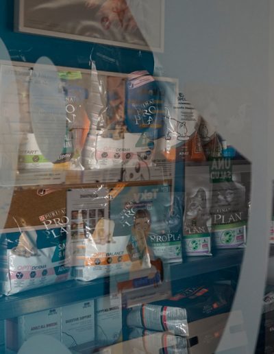 tienda-especializada-clinica-veterinaria-la-motilla
